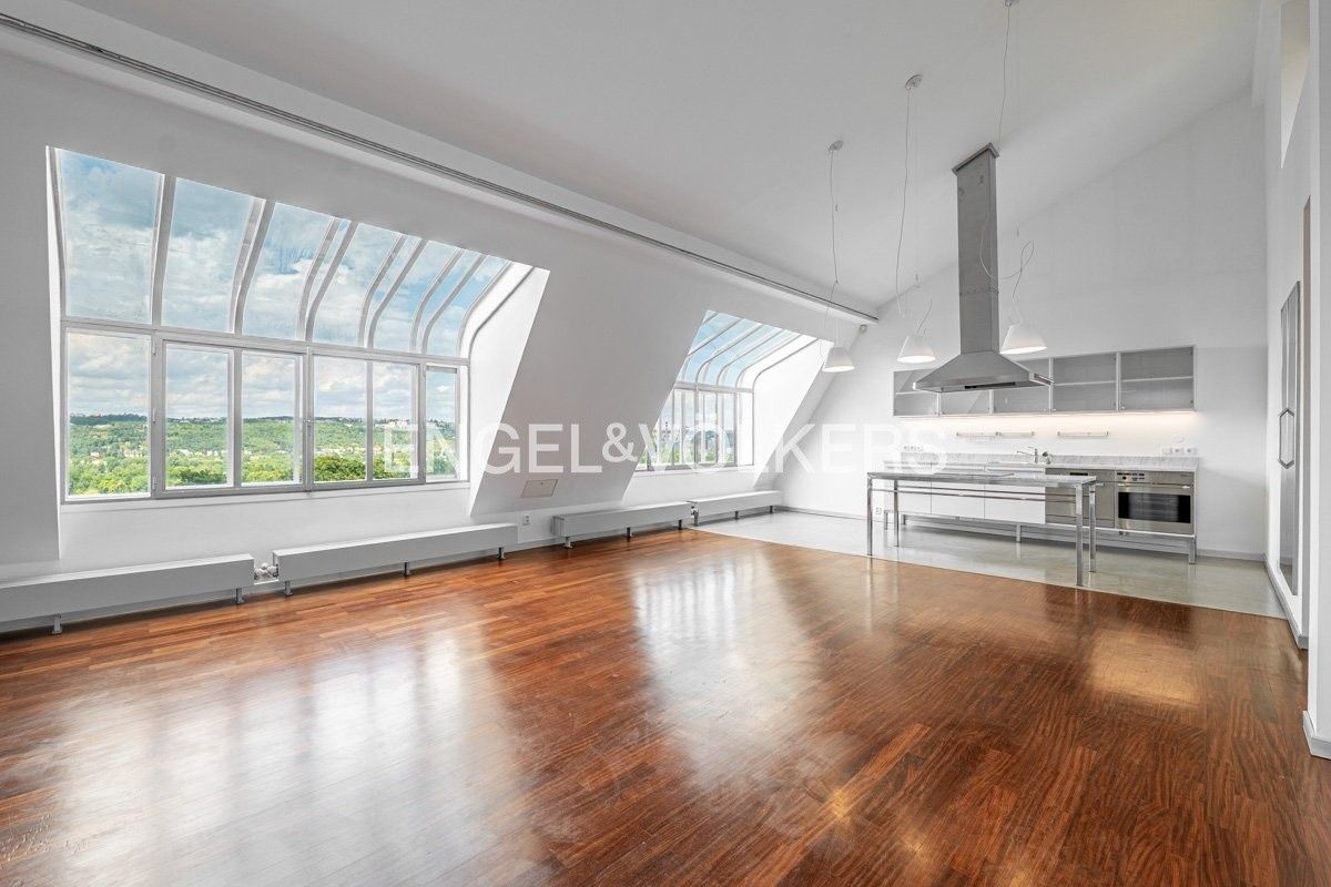 3+kk, Nad Královskou oborou, Praha, 150 m²