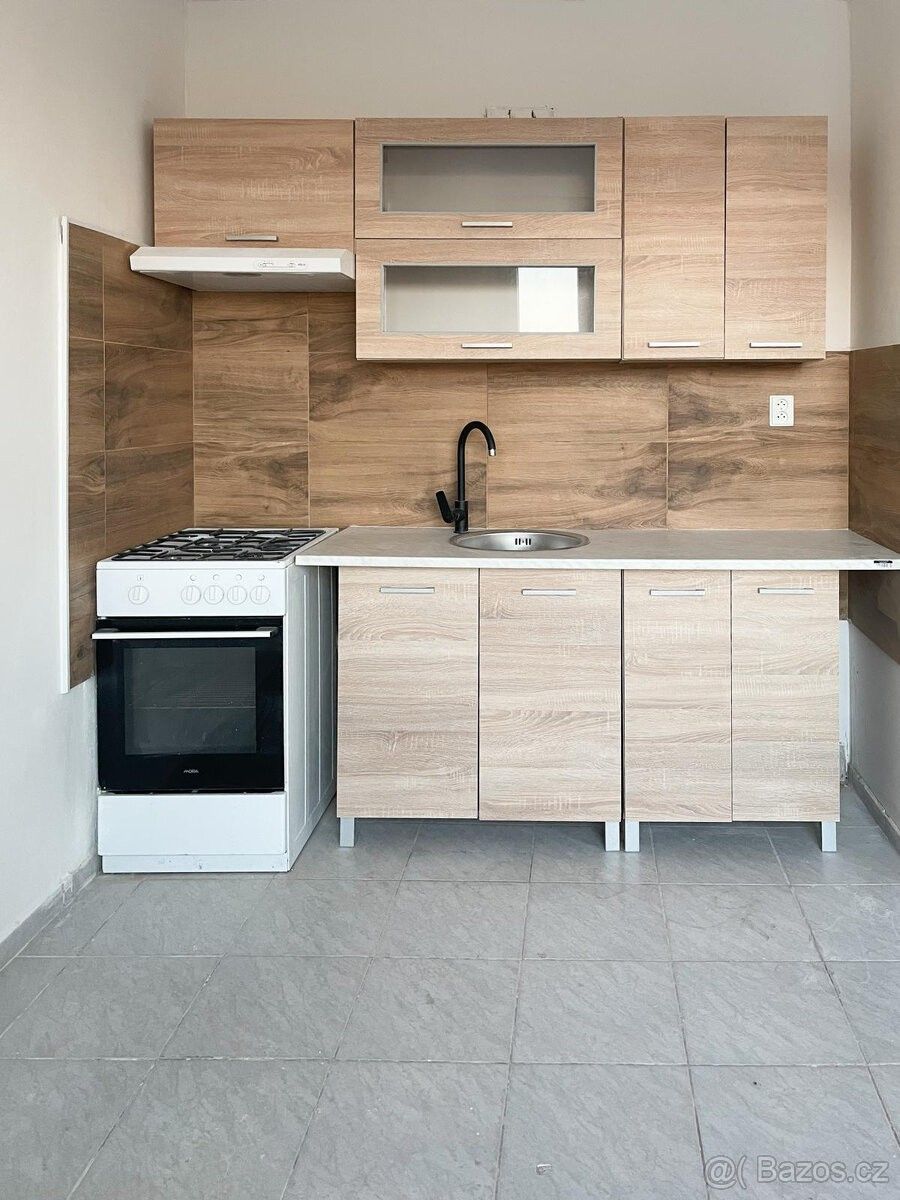 1+1, Chomutov, 430 01