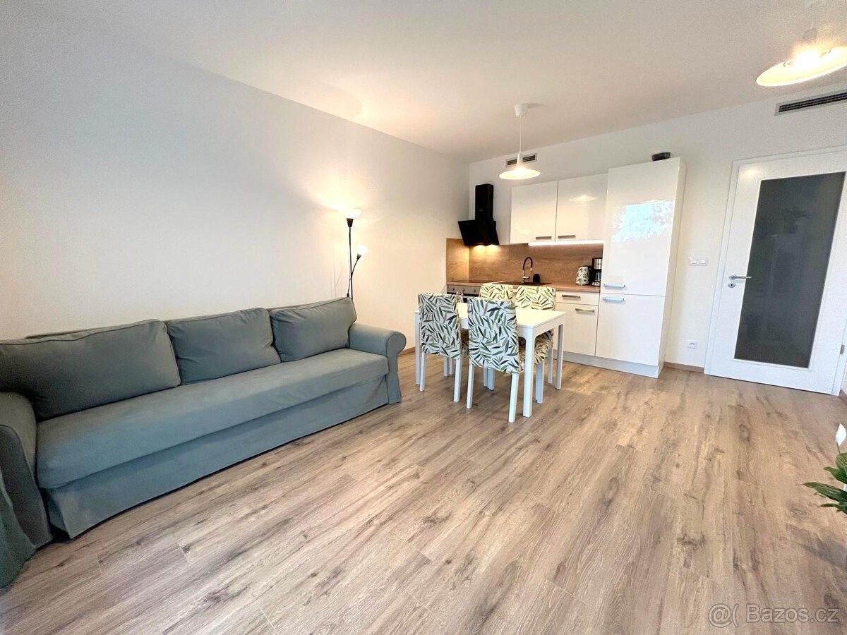 2+kk, Praha, 143 00, 74 m²