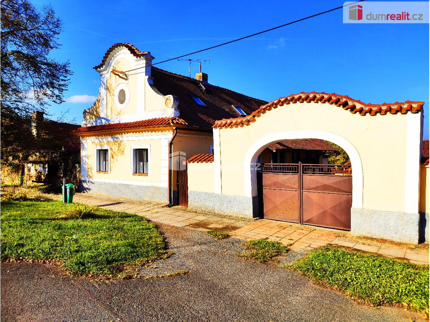 Prodej rodinný dům - Pražská, Lišany, 290 m²