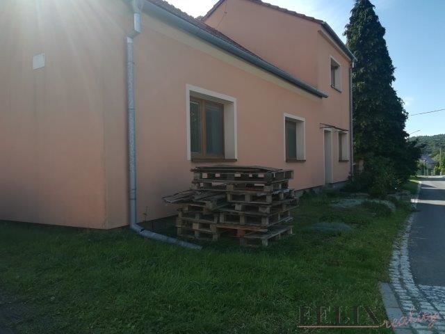 Prodej rodinný dům - Véska, Dolany, 342 m²