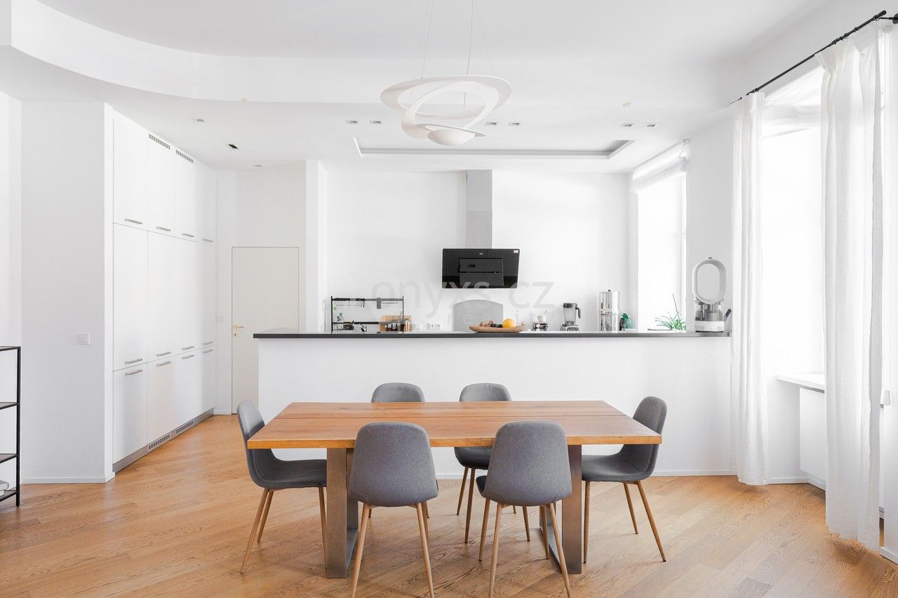 5+kk, Všehrdova, Praha, 167 m²
