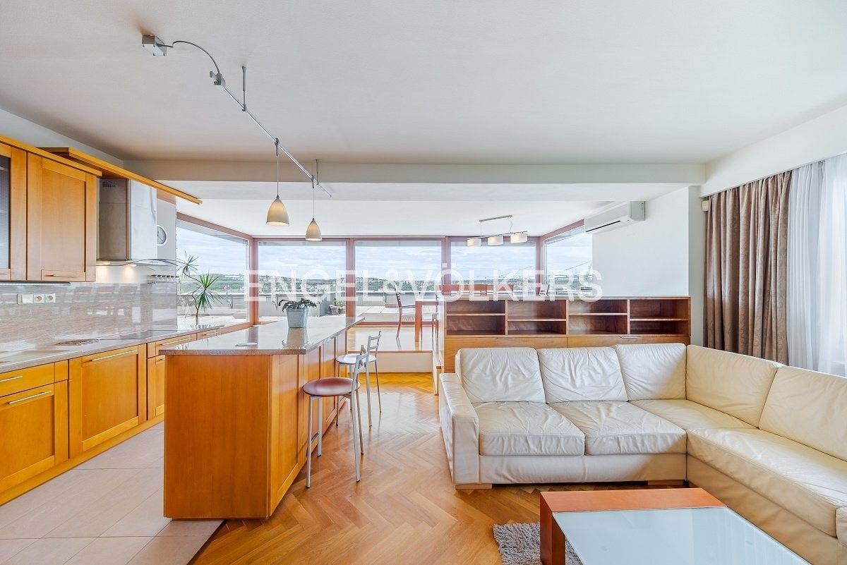 3+kk, Pod Klaudiánkou, Praha, 121 m²