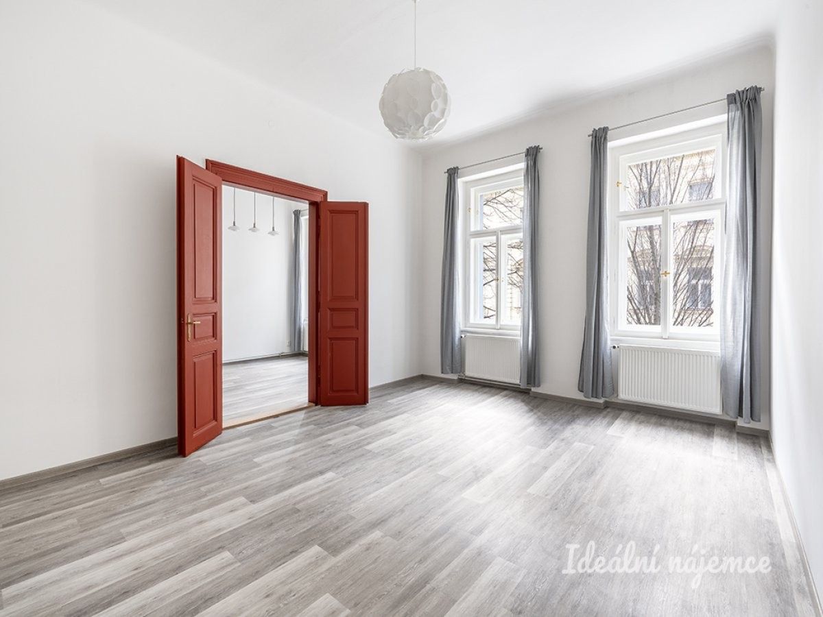 2+kk, Slovenská, Praha, 57 m²