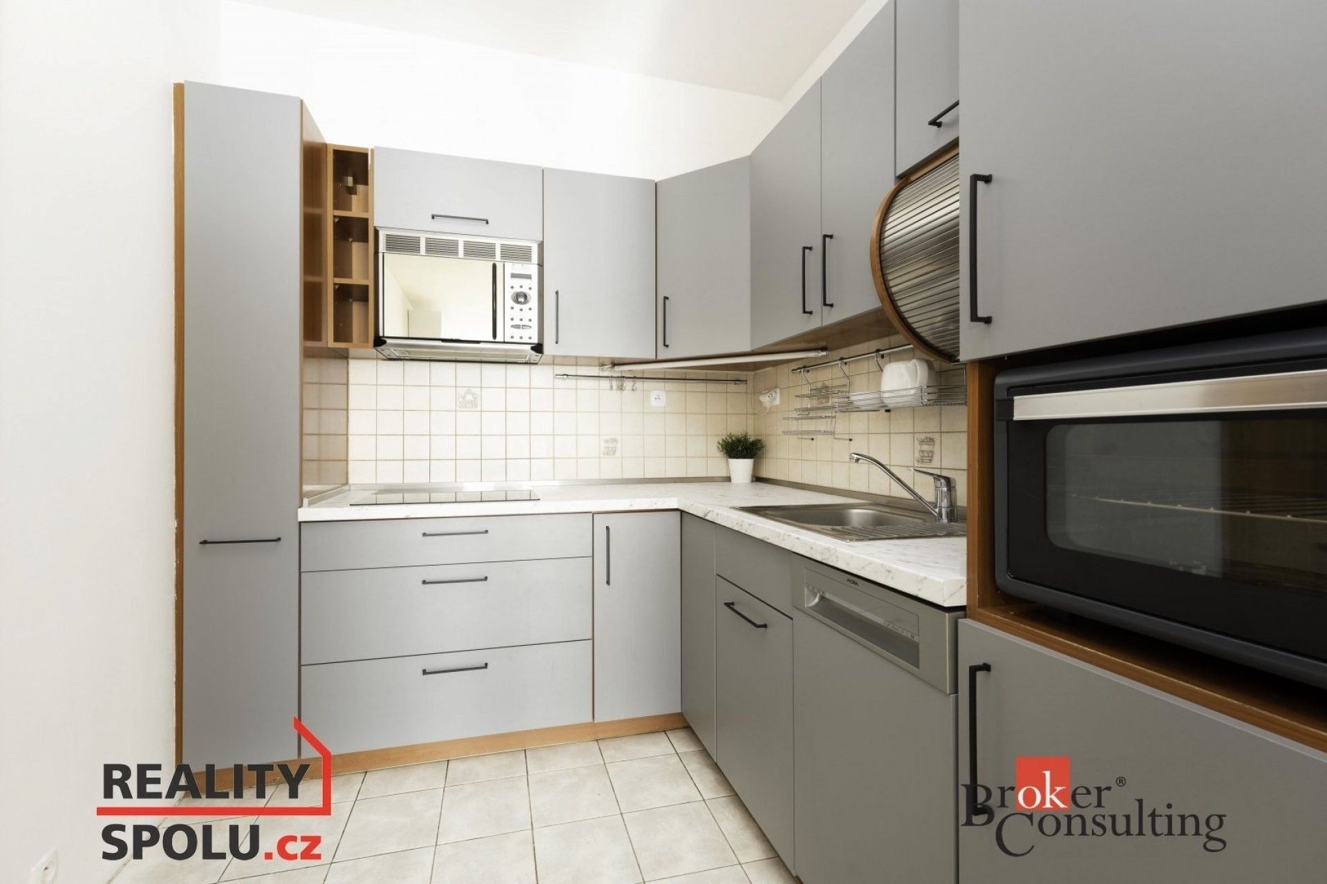 2+kk, Klausova, Praha, 88 m²