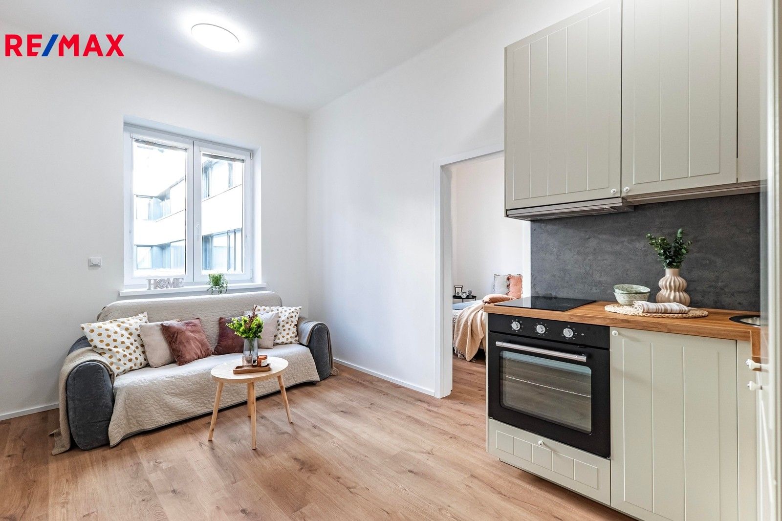 2+kk, Pod Klamovkou, Praha, 35 m²