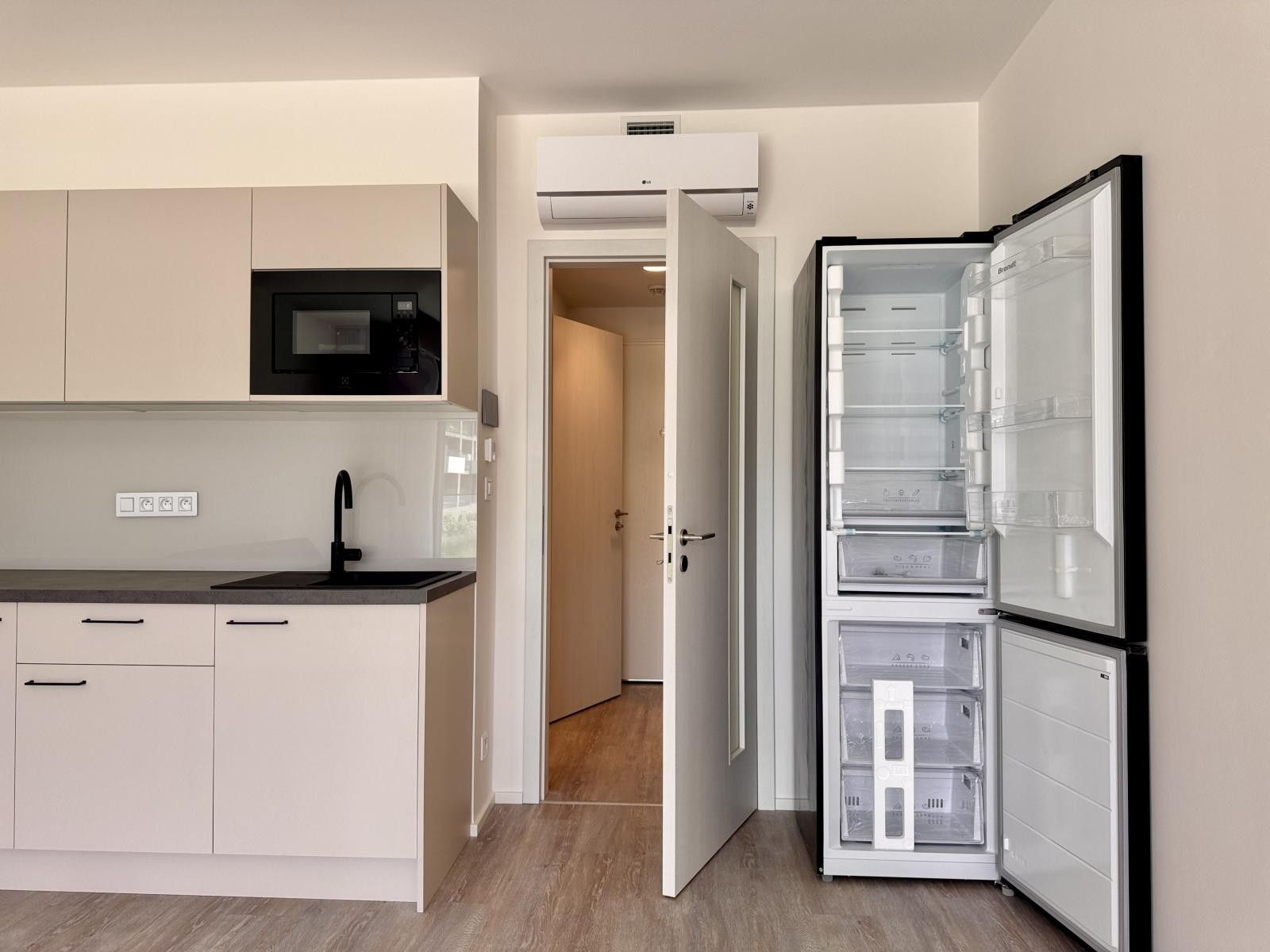 Pronájem byt 1+kk - Malešická,Praha 3, Žižkov, 40 m²