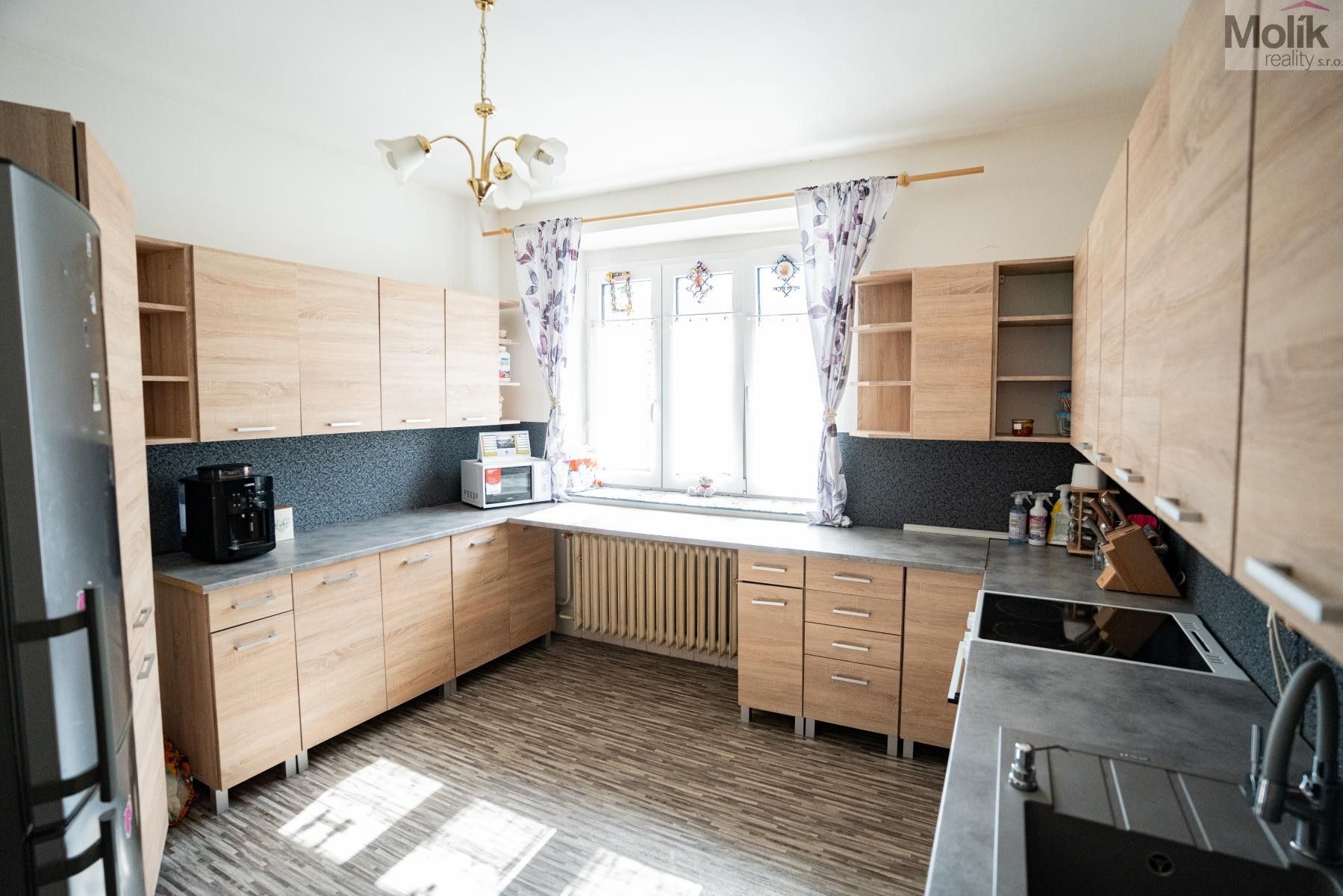 Prodej rodinný dům - Žiželice, Louny, 765 m²