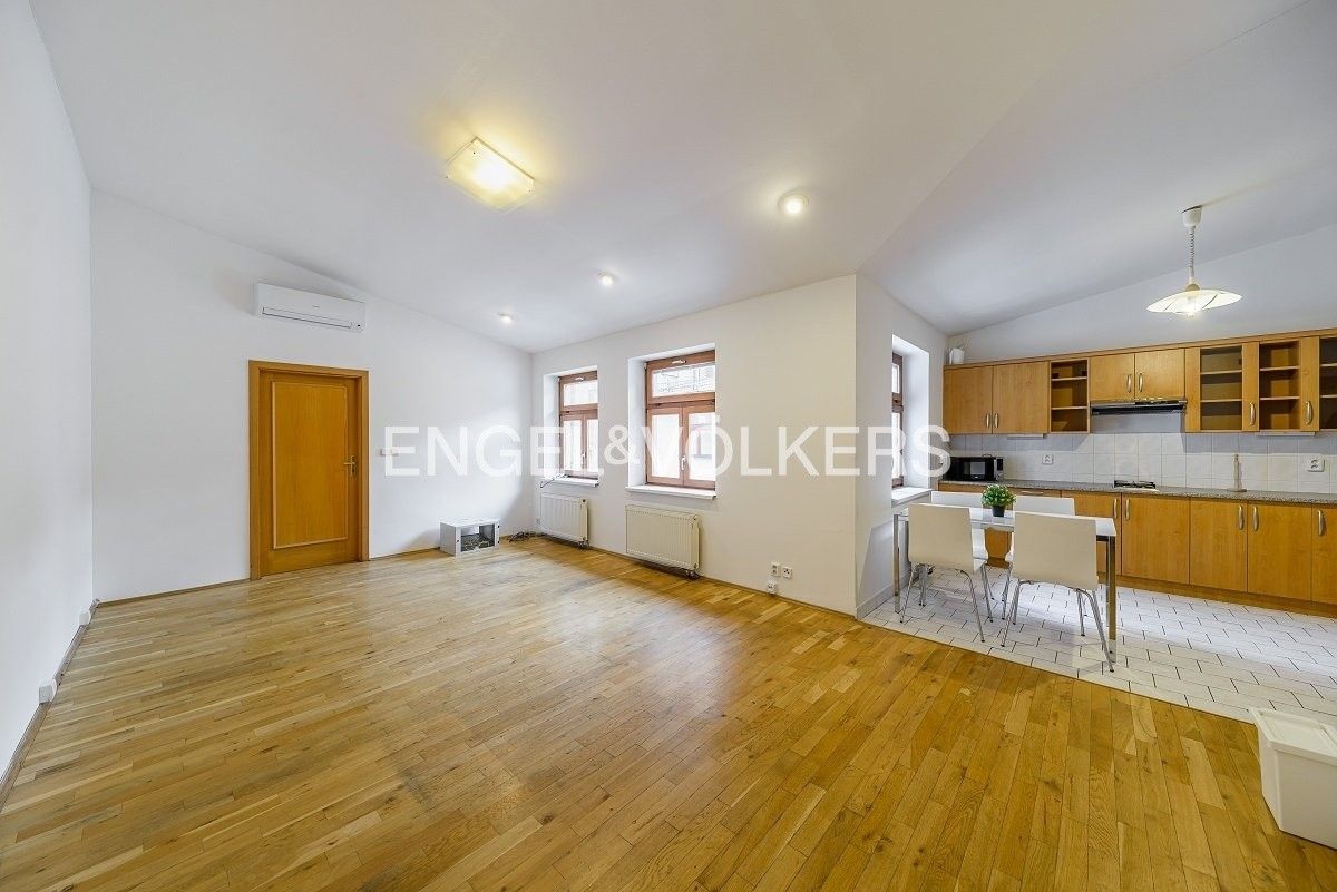 3+kk, Pobřežní, Praha, 91 m²