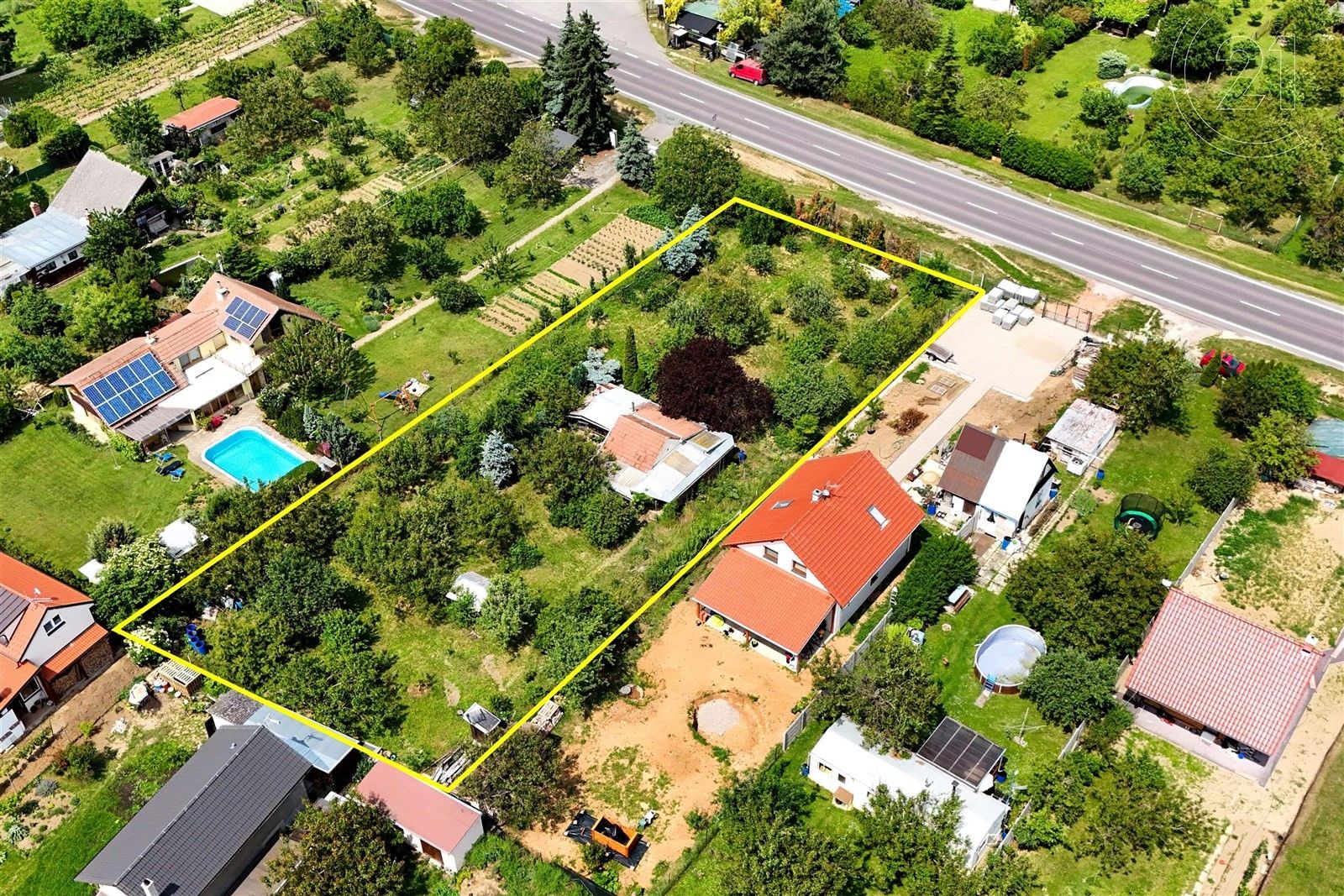 Zahrady, Znojmo, 1 877 m²