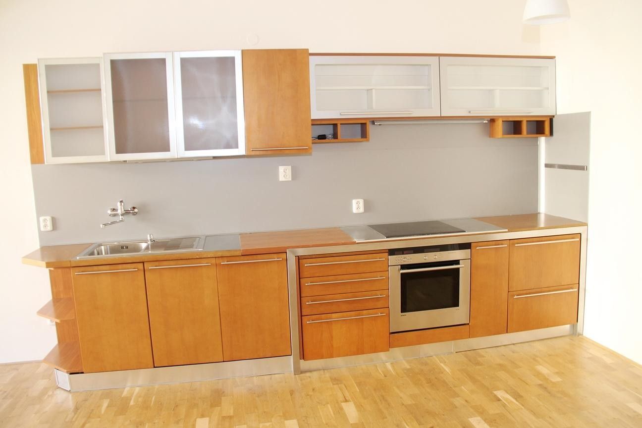 Pronájem byt 2+1 - 28. pluku, Praha, 64 m²