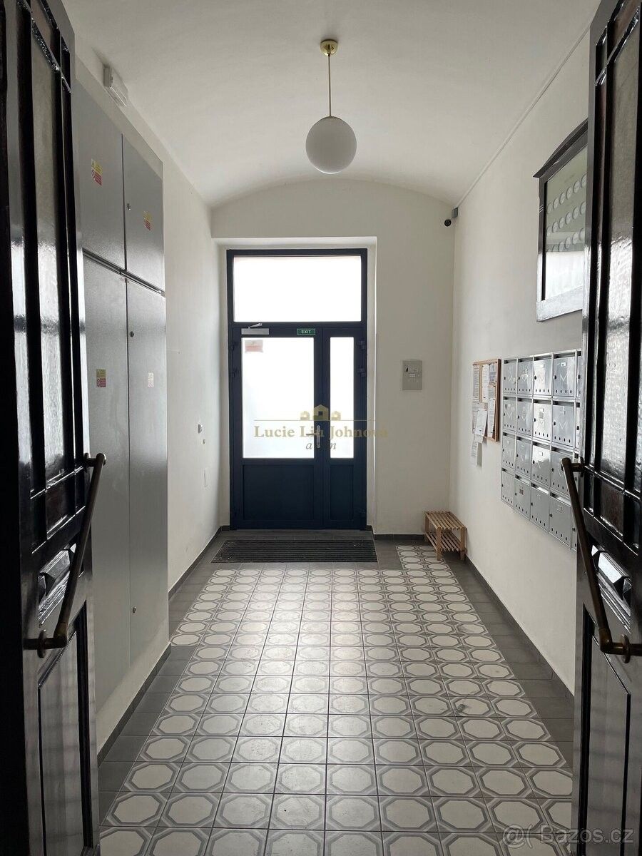 Pronájem byt 1+kk - Praha, 180 00, 19 m²