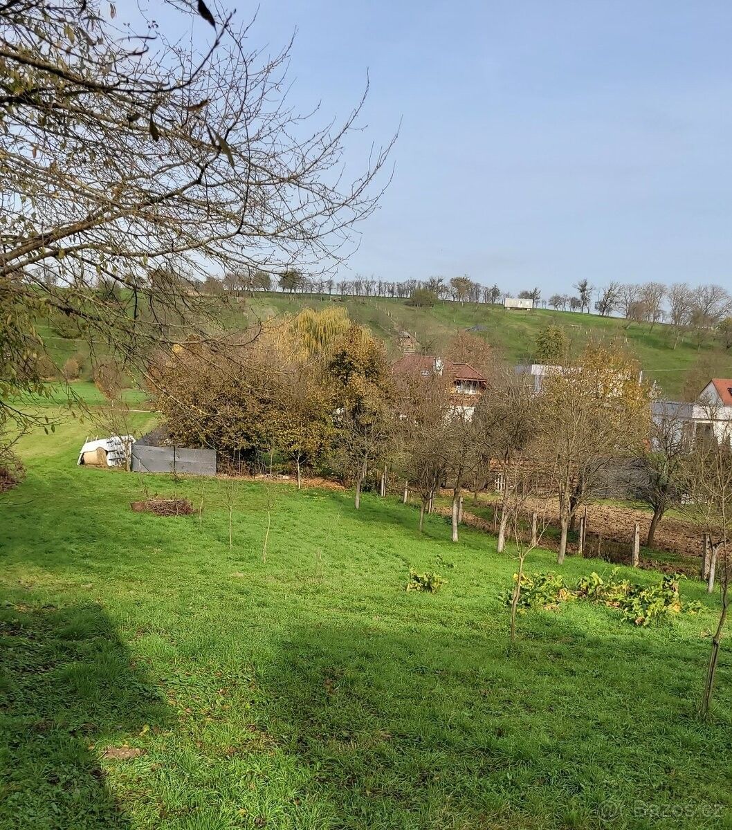 Prodej dům - Bílovice u Uherského Hradiště, 687 12, 1 989 m²