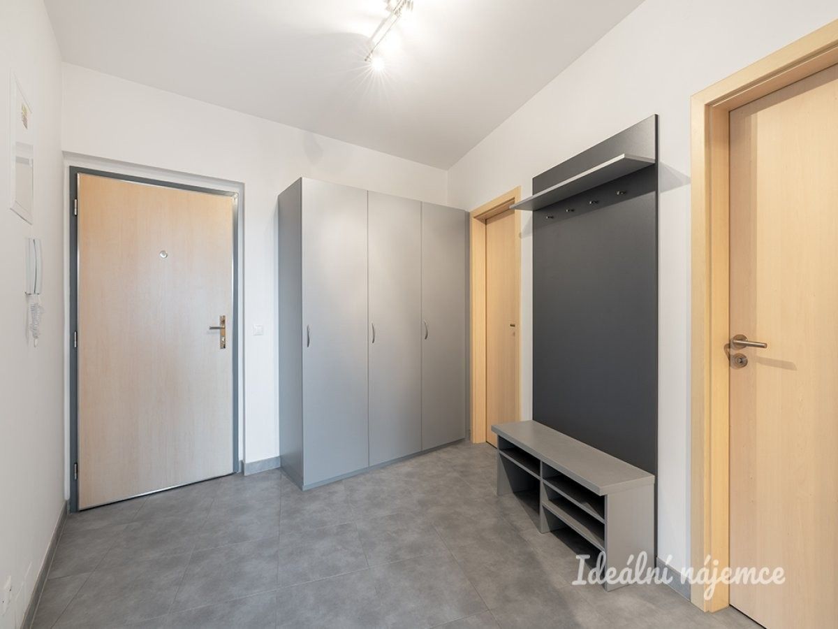 Pronájem byt 2+kk - Ocelkova, Praha, 65 m²