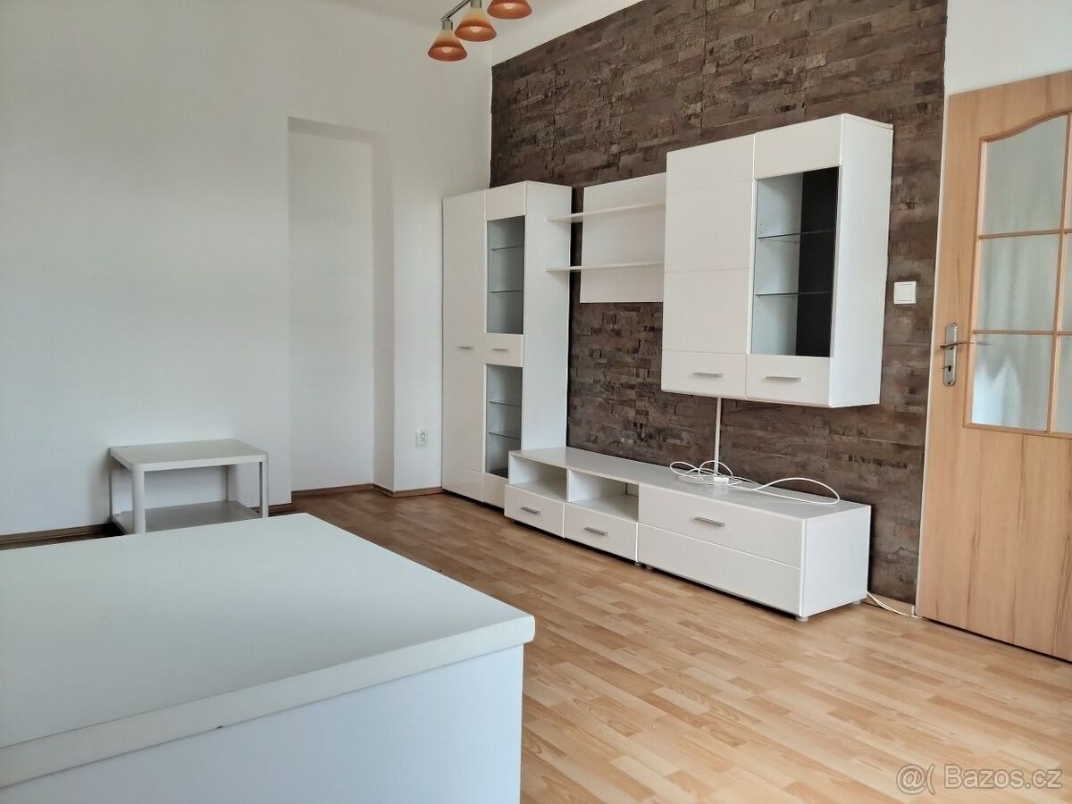 1+1, Praha, 160 00, 42 m²