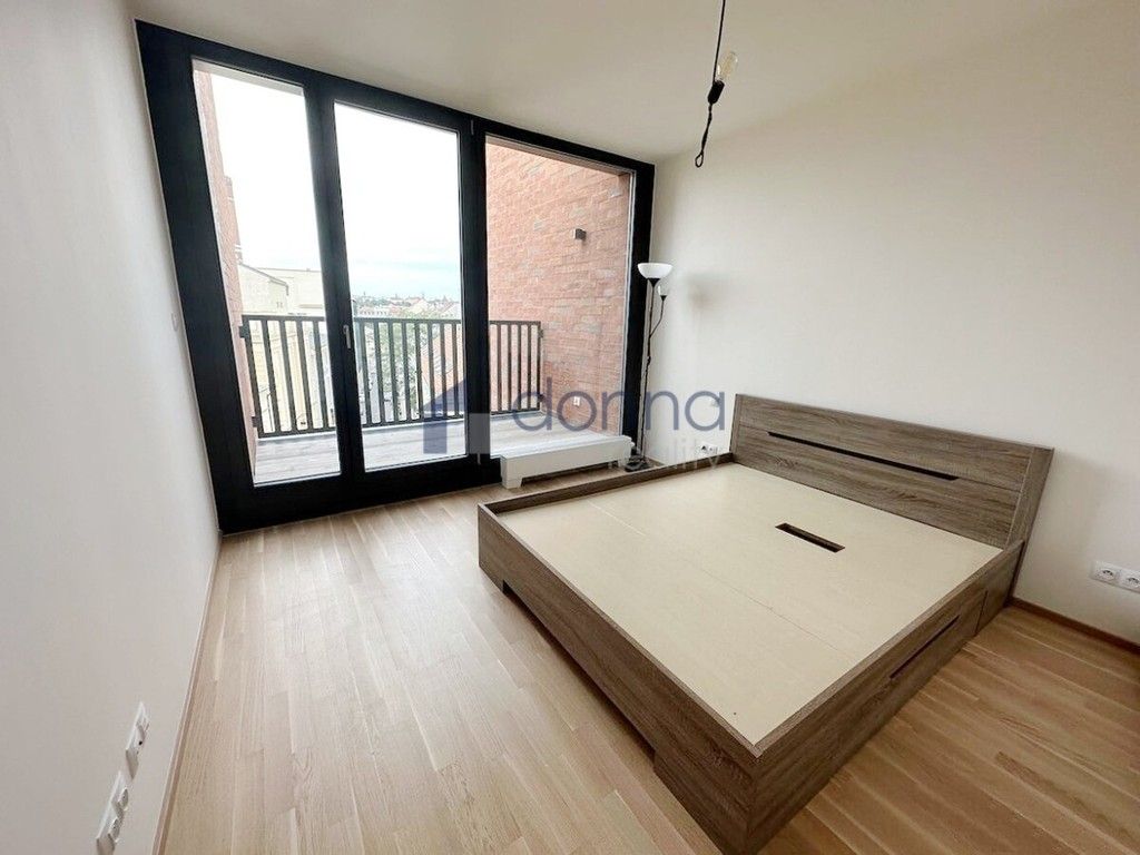 Pronájem byt 2+kk - Praha, 150 00, 65 m²