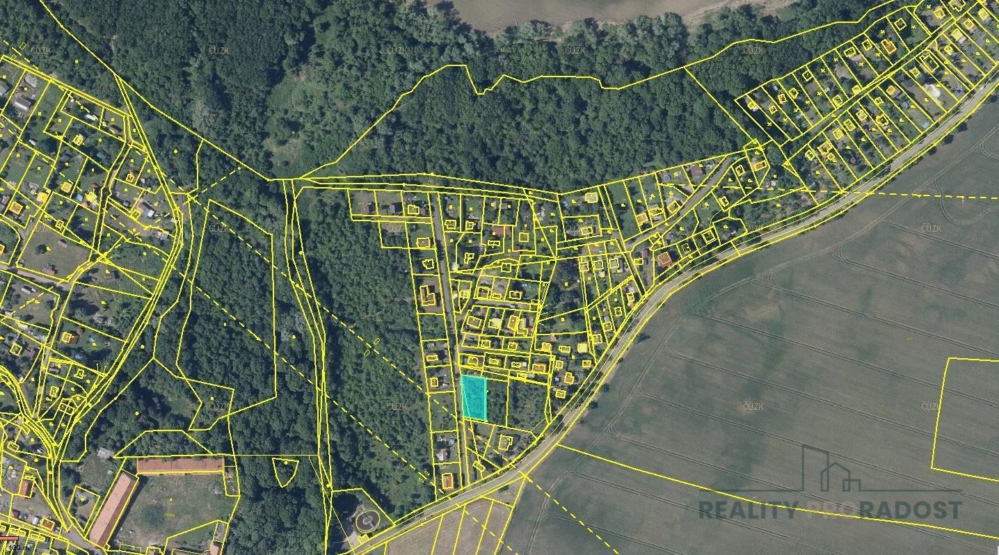 Louky, Poláky, Chbany, 585 m²