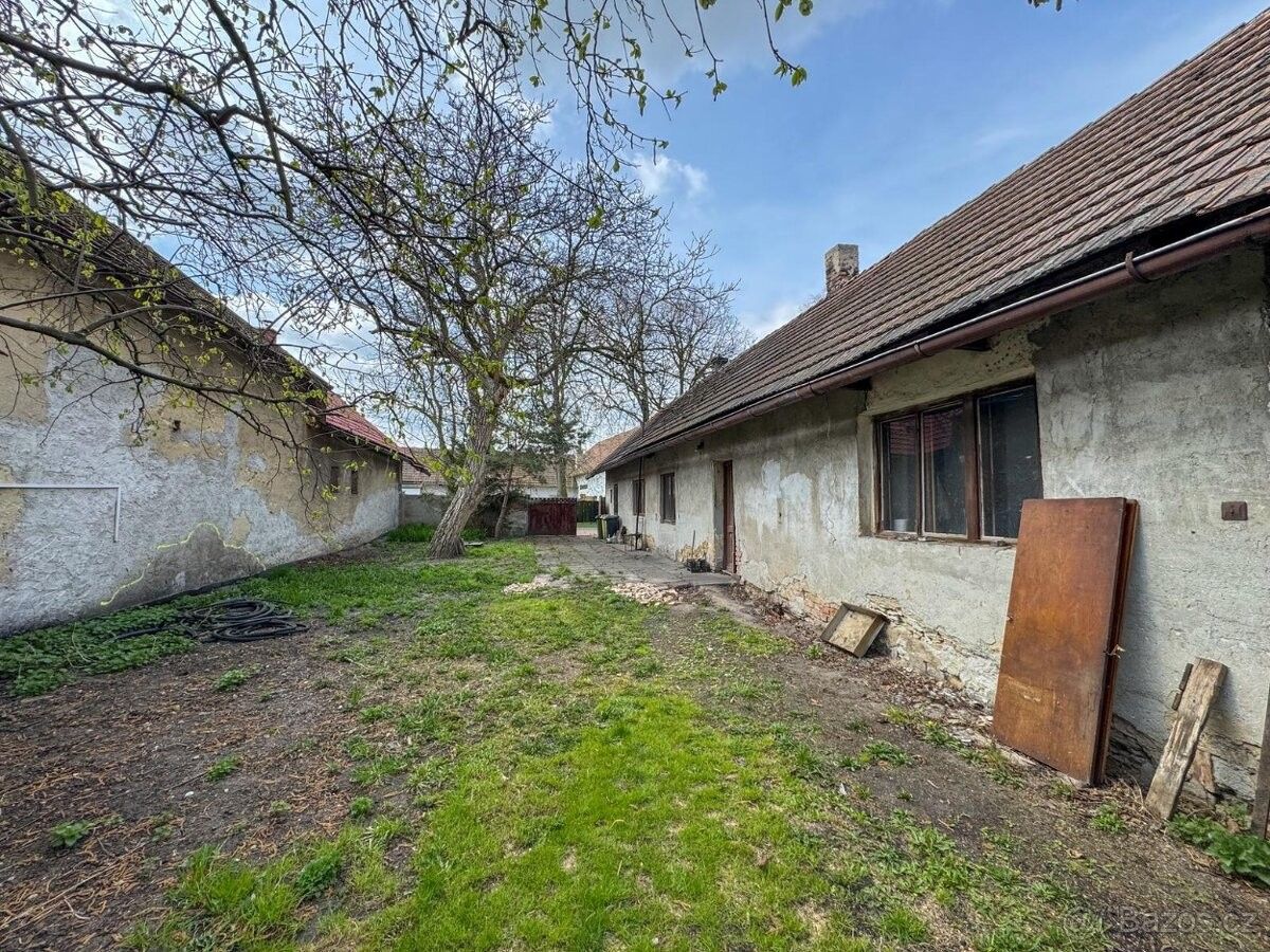Prodej dům - Straky, 289 25, 594 m²