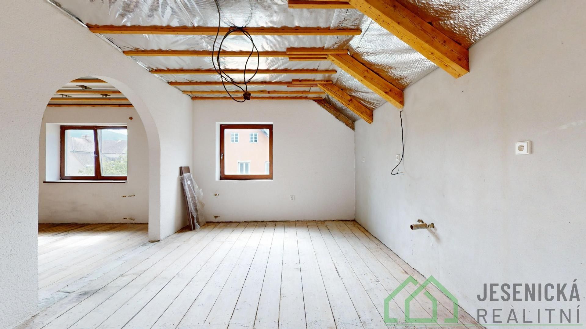 Prodej rodinný dům - Lipová-lázně, 270 m²