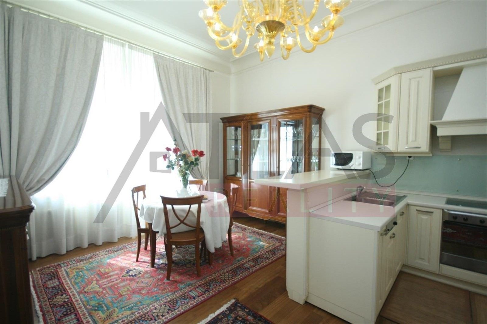 3+kk, Truhlářská, Praha, 77 m²