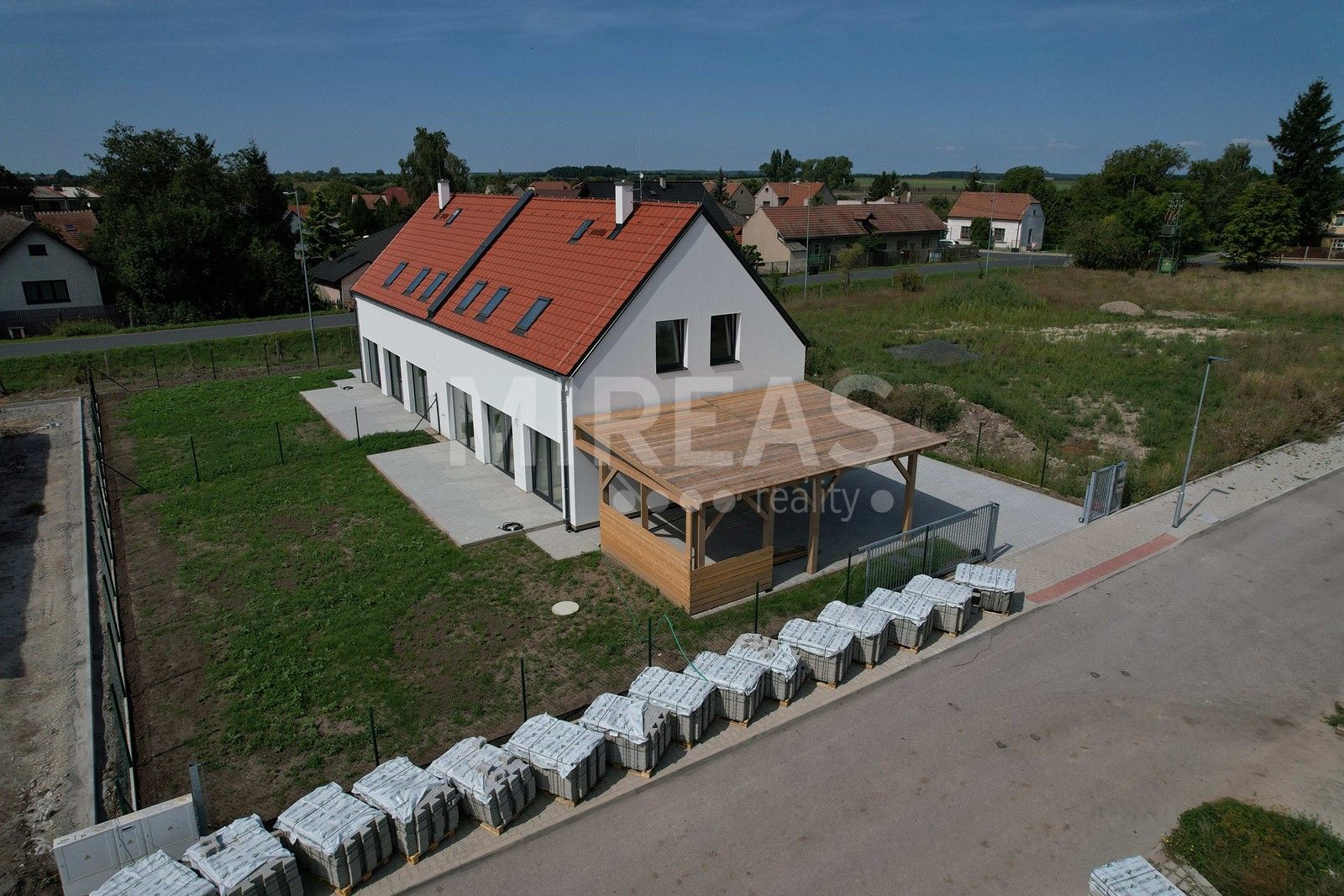 Ostatní, Veleliby, Dvory, 133 m²
