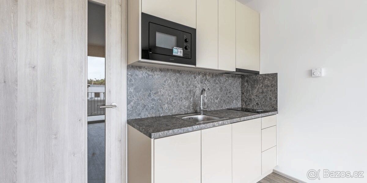 Pronájem byt 1+kk - Praha, 150 00, 26 m²