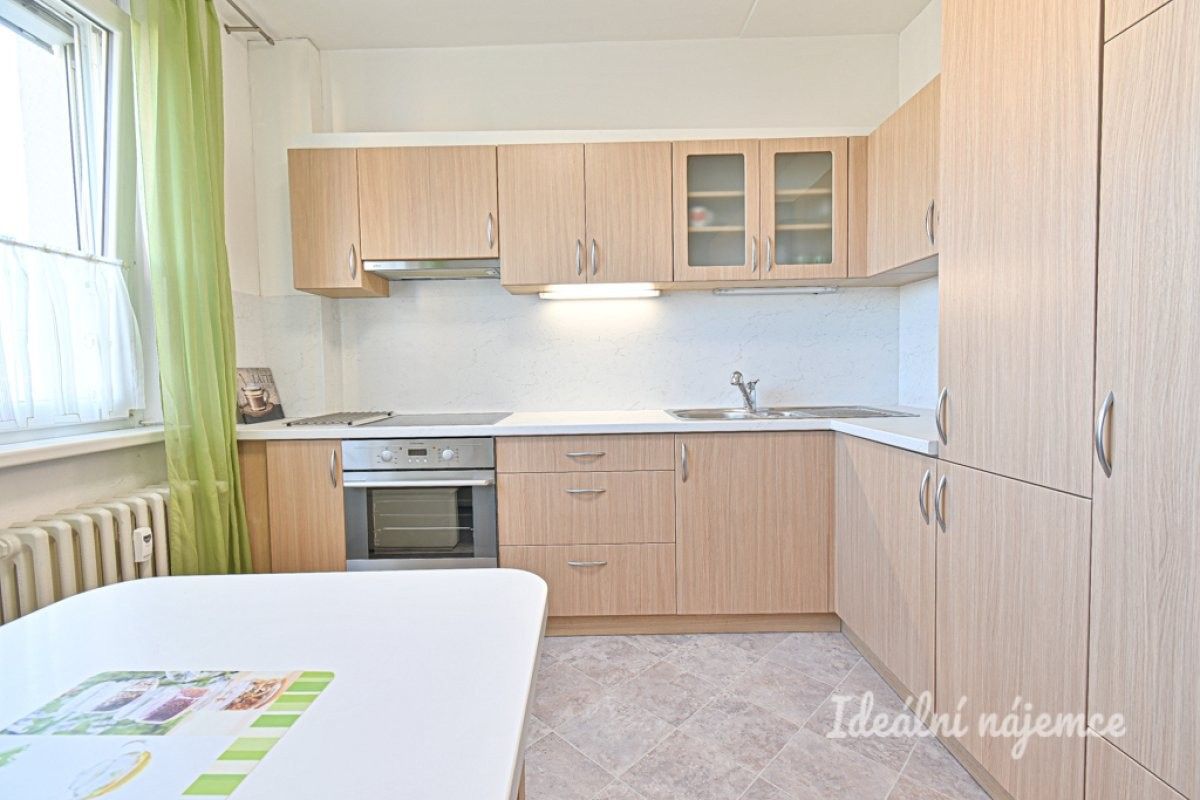 Pronájem byt 1+1 - třída Edvarda Beneše, Hradec Králové, 41 m²