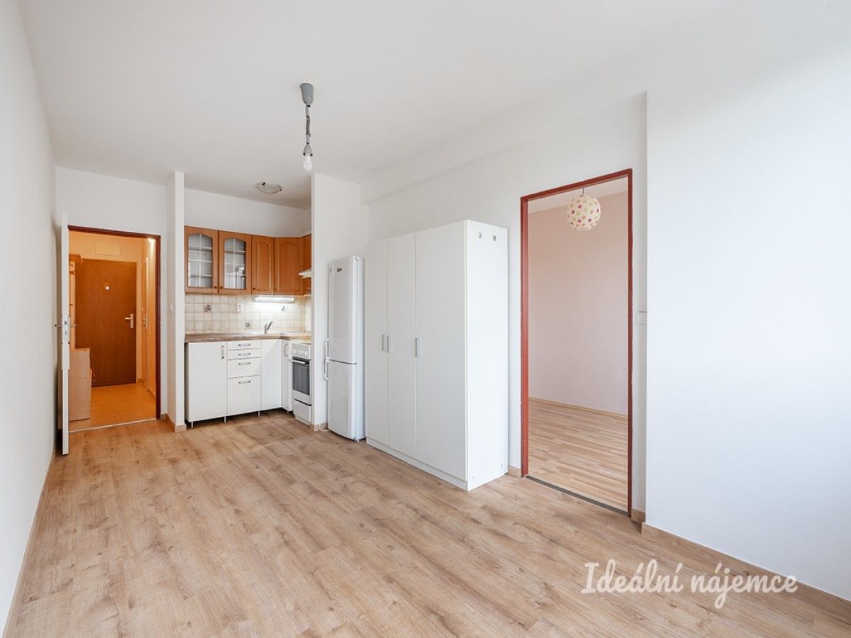 2+kk, Hnězdenská, Praha, 35 m²