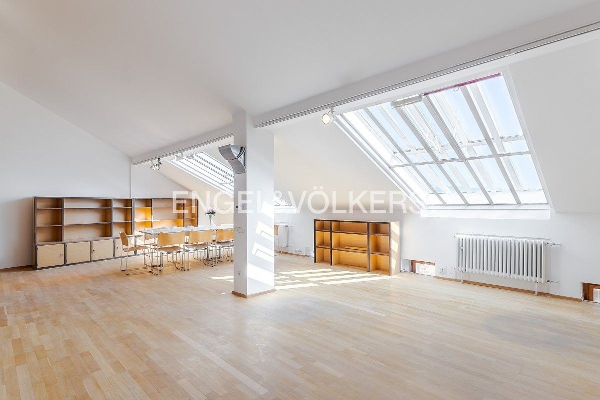 3+1, Všehrdova, Praha, 113 m²