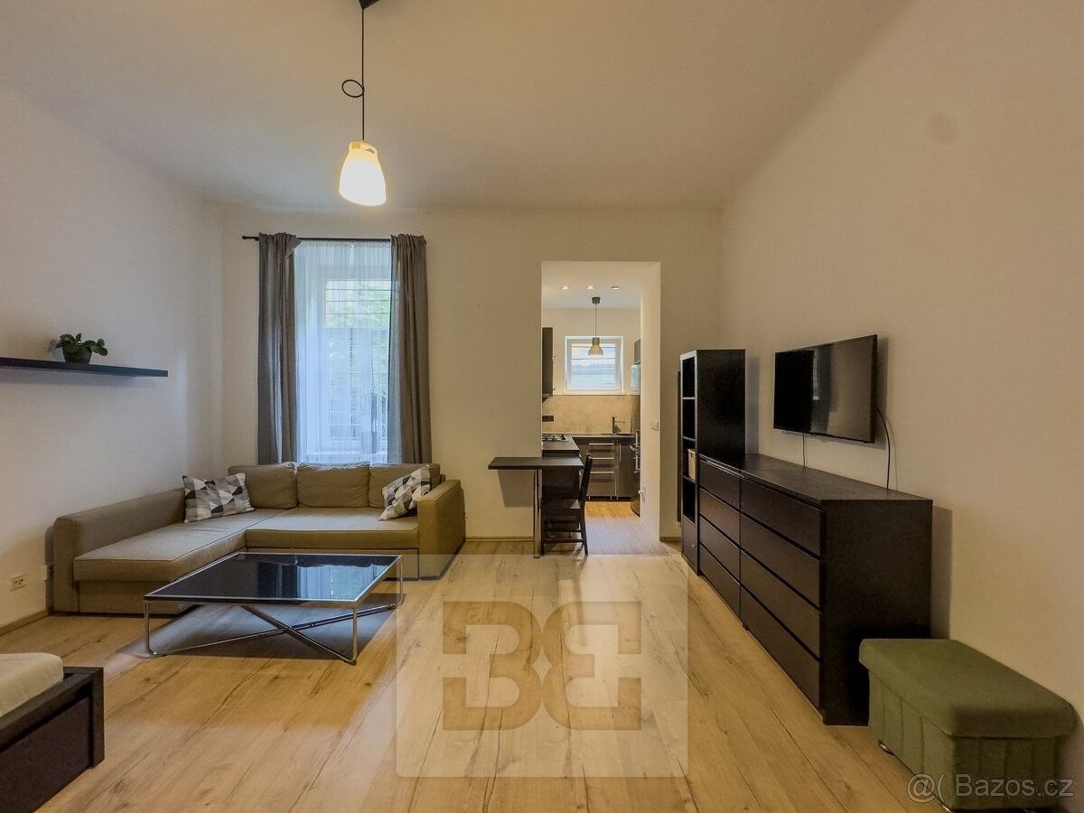 Pronájem byt 1+kk - Praha, 186 00, 32 m²