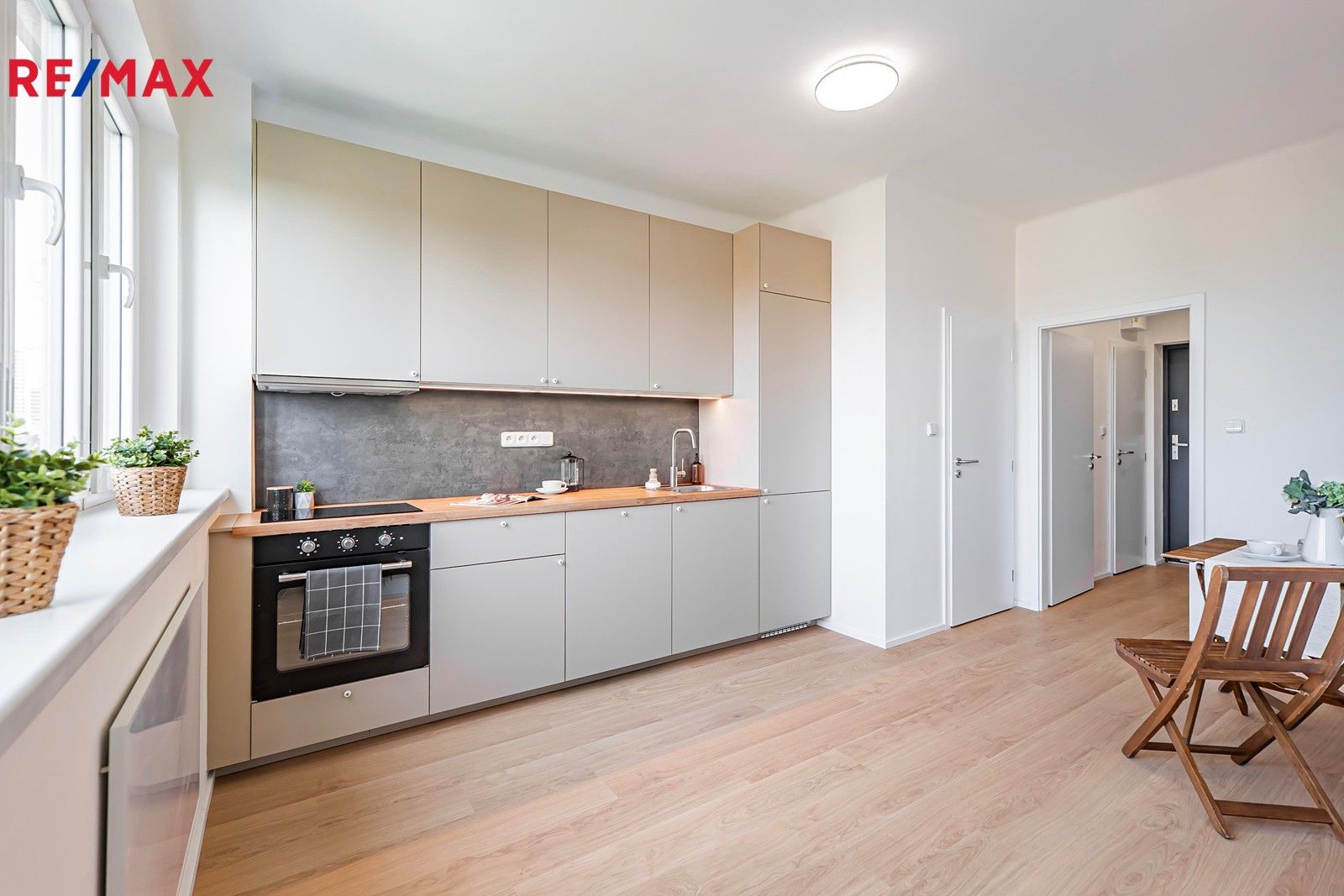 2+kk, Obětí 6. května, Praha, 33 m²