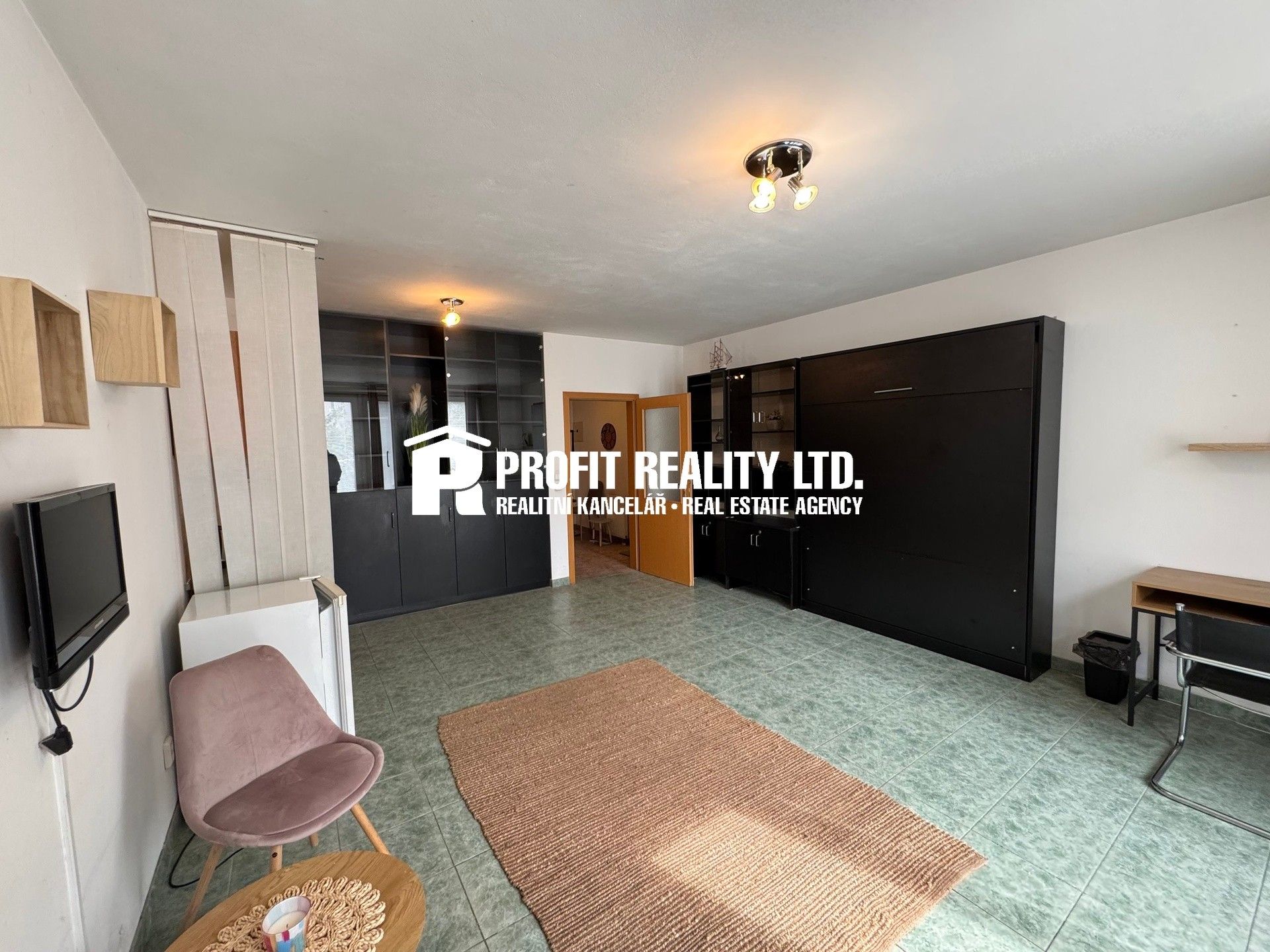 Pronájem byt 1+kk - Počernická, Praha, 37 m²