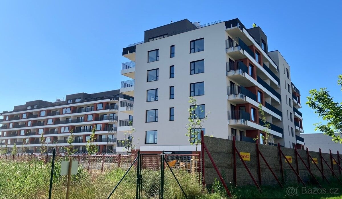 Pronájem byt 1+kk - Praha, 199 00, 48 m²
