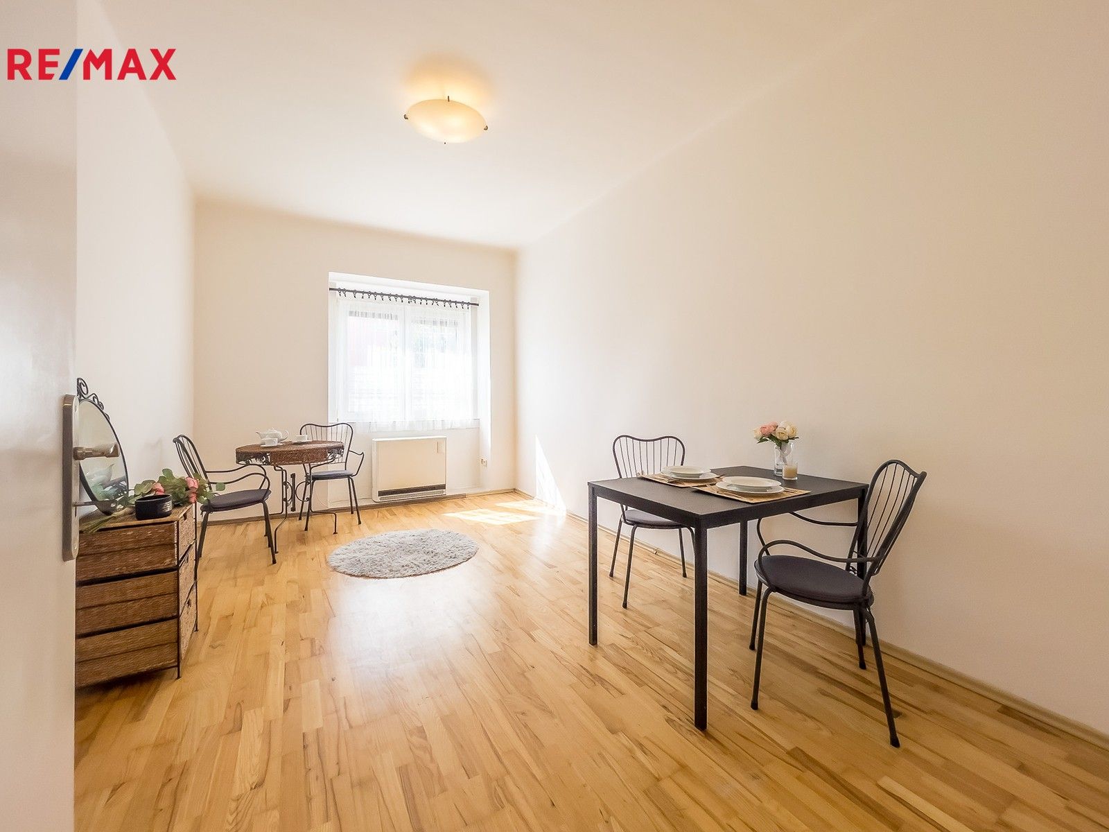 2+kk, Holečkova, Praha, 37 m²