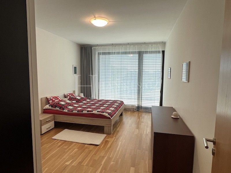Pronájem byt 2+kk - Korunní, Praha, 85 m²