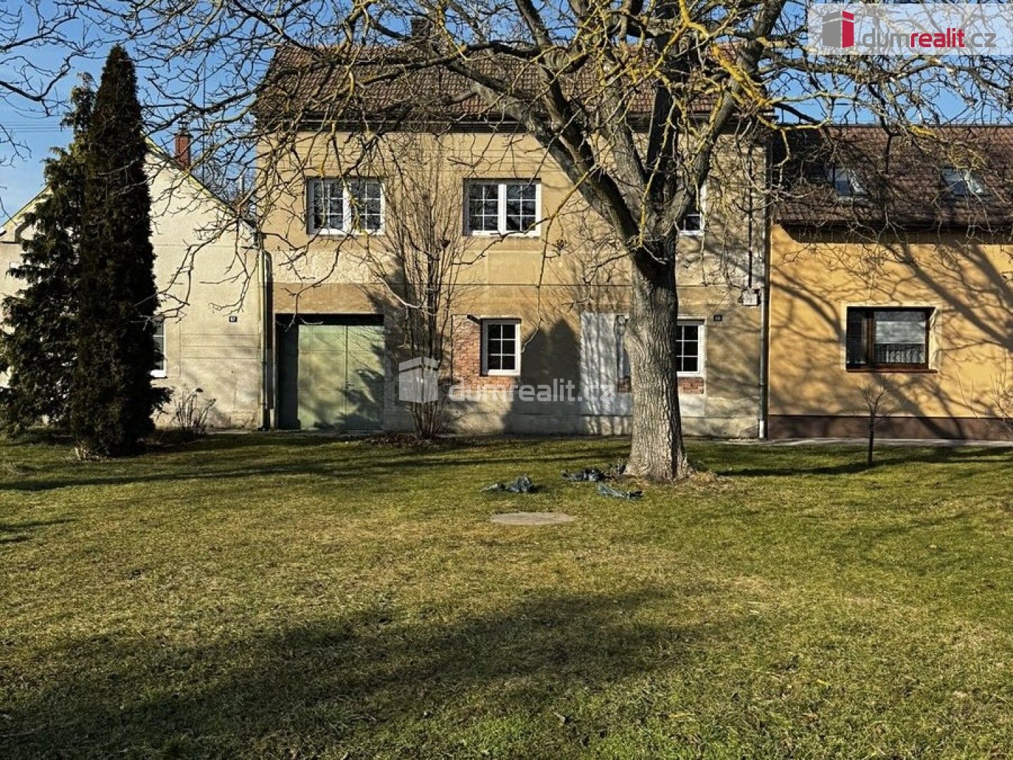 Prodej rodinný dům - třída Krále Jiřího, Velim, 439 m²