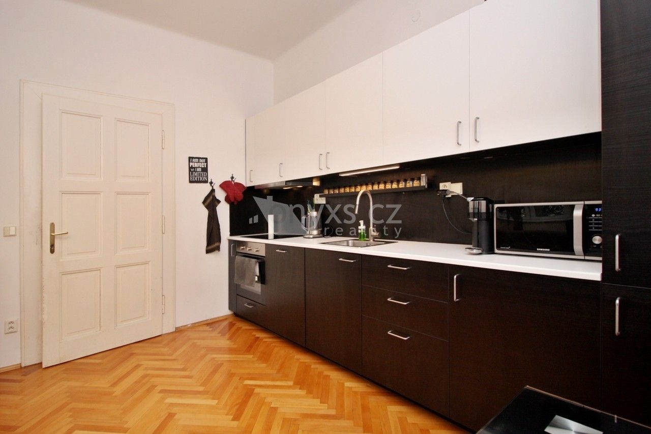 2+kk, Hůlkova, Praha, 42 m²