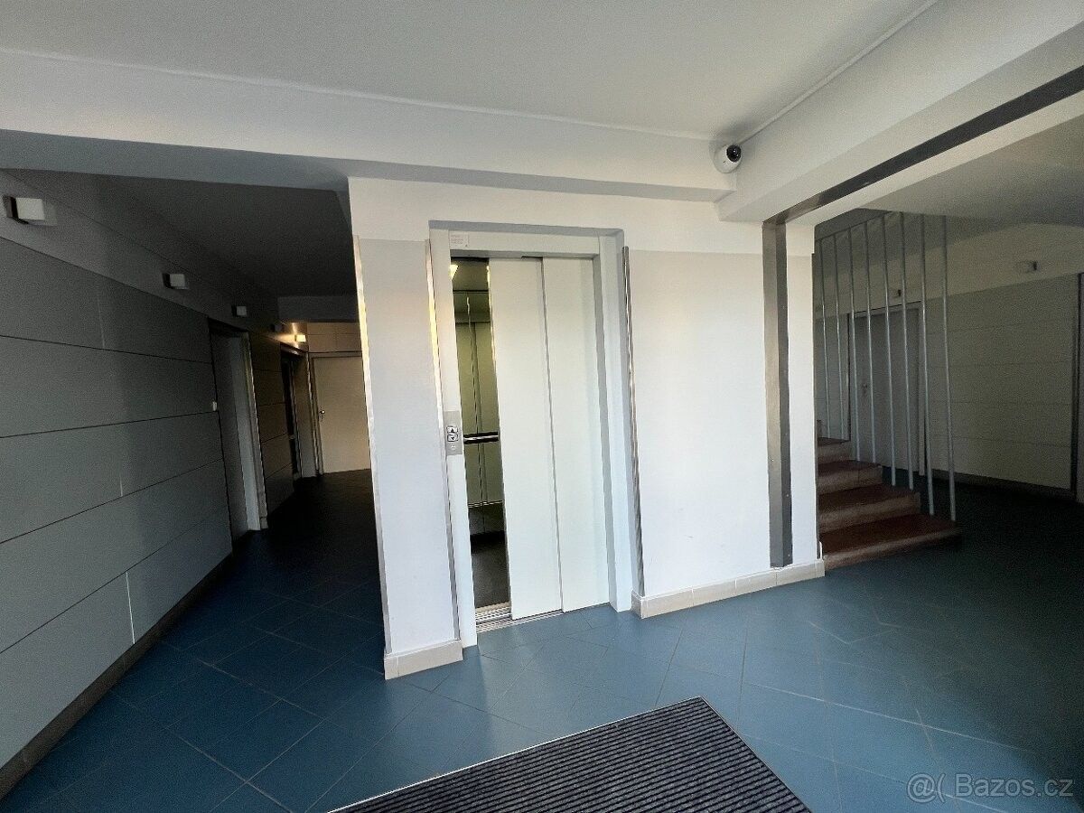 Prodej byt 3+1 - Praha, 160 00, 2 m²