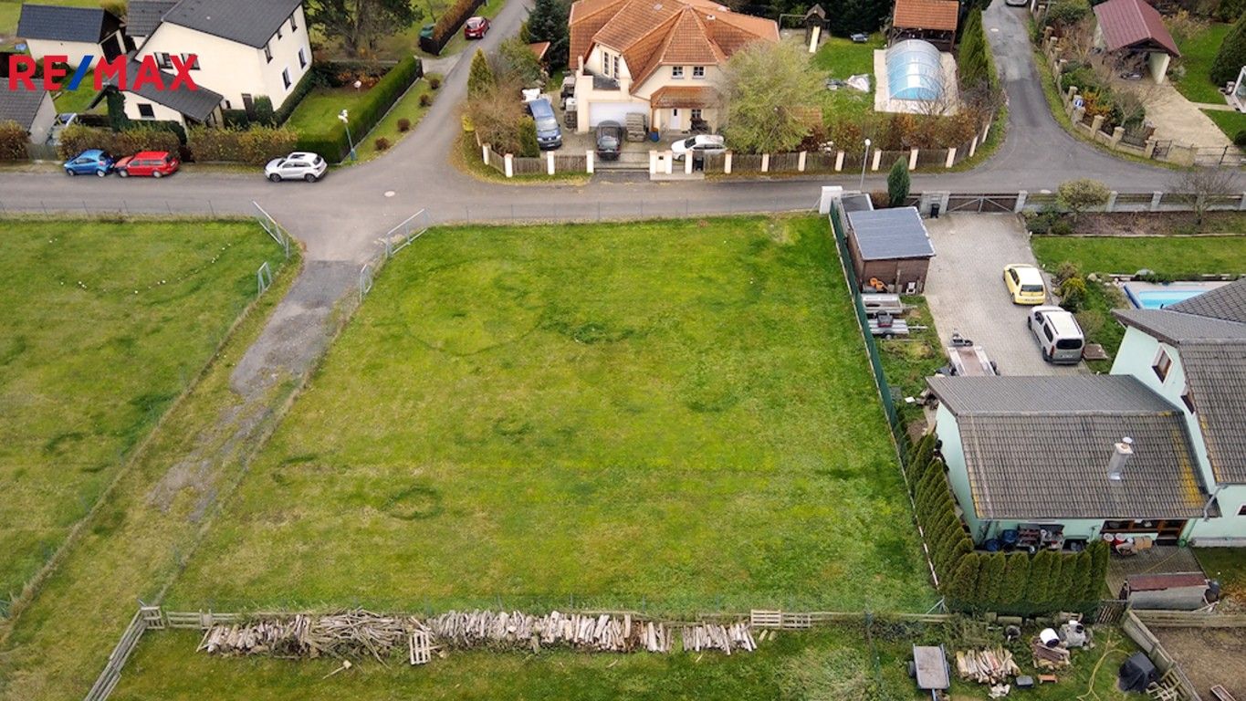 Pozemky pro bydlení, Lešany, 942 m²