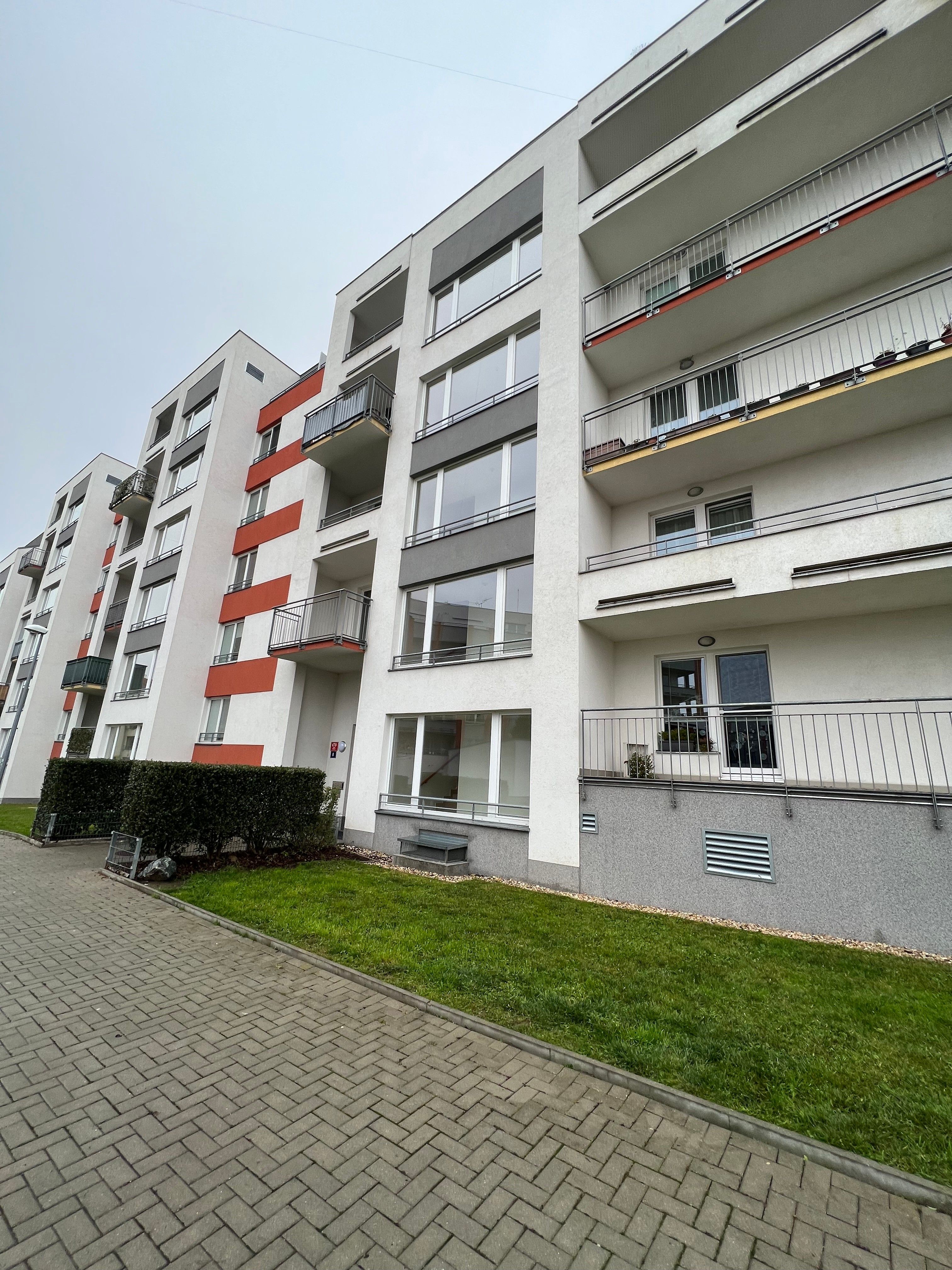 Pronájem byt 1+kk - Milotická, Praha, 32 m²