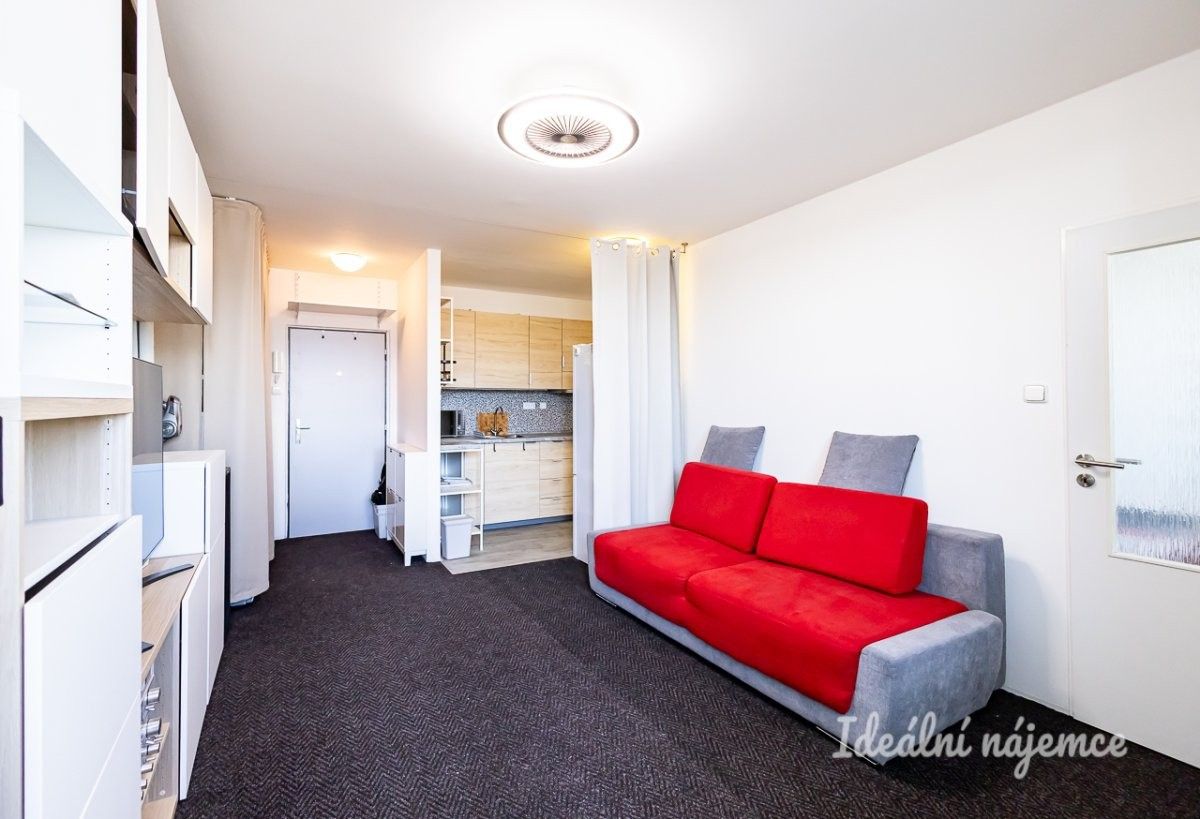 2+kk, Jílovská, Praha, 35 m²