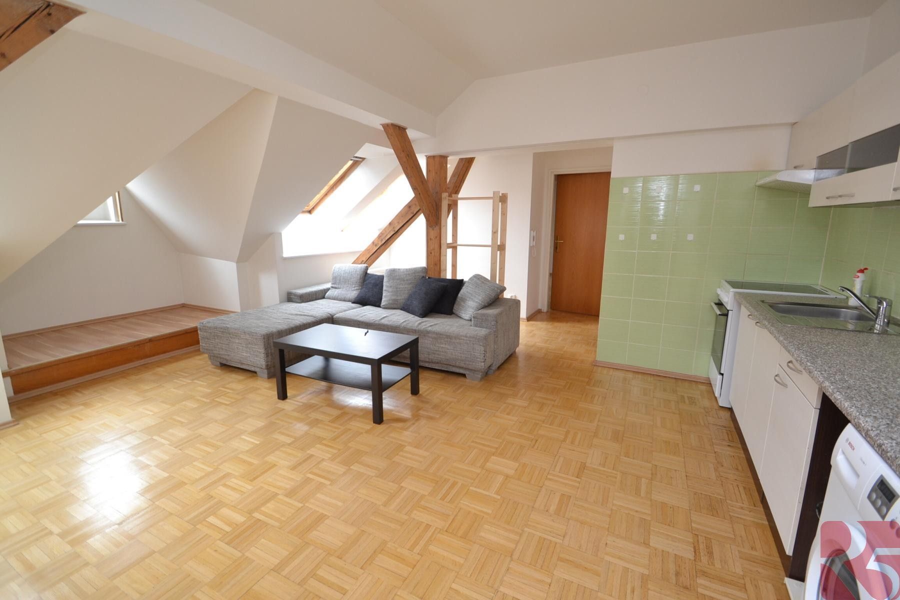 Pronájem byt 3+1 - V tůních, Praha, 104 m²
