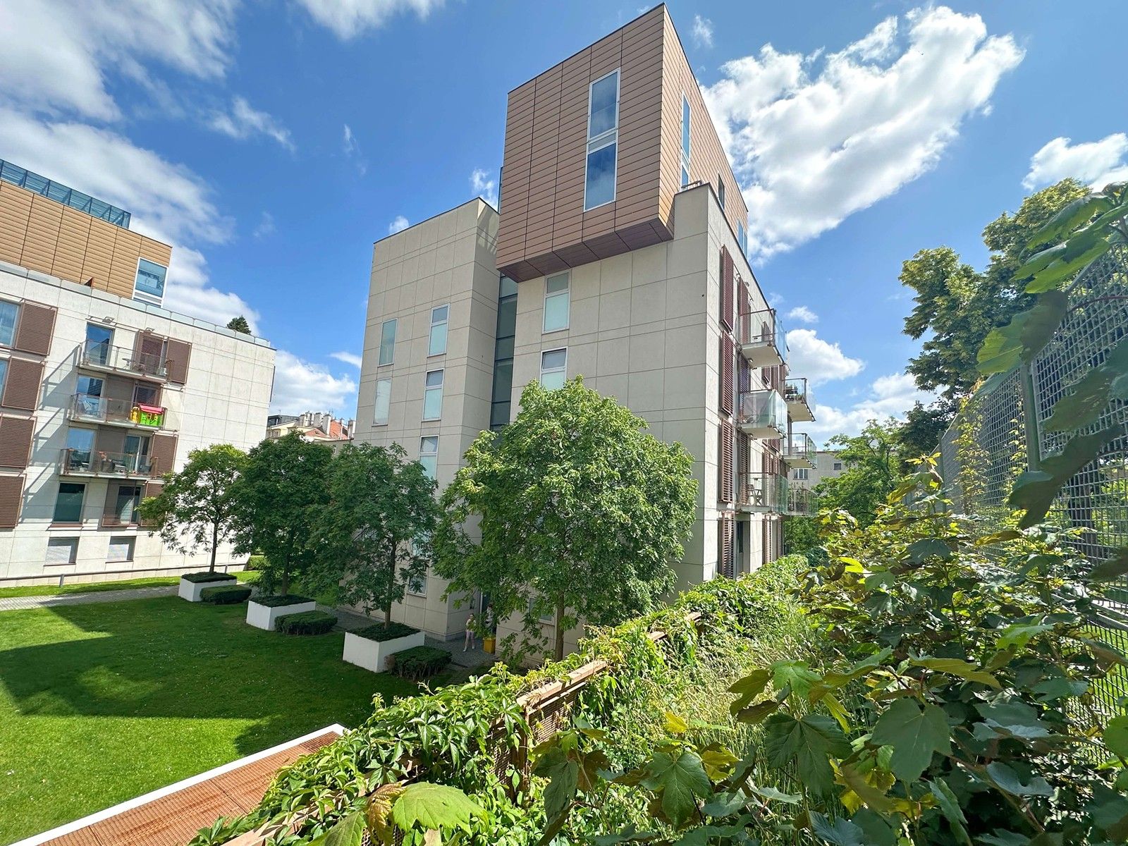 4+kk, Korunní, Praha, 99 m²