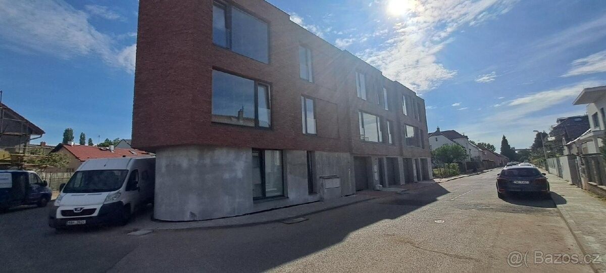 2+kk, Praha, 196 00, 31 m²