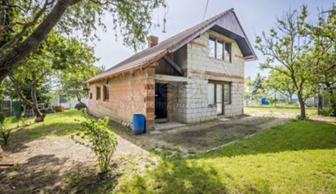 Prodej dům - Strančice, 251 63