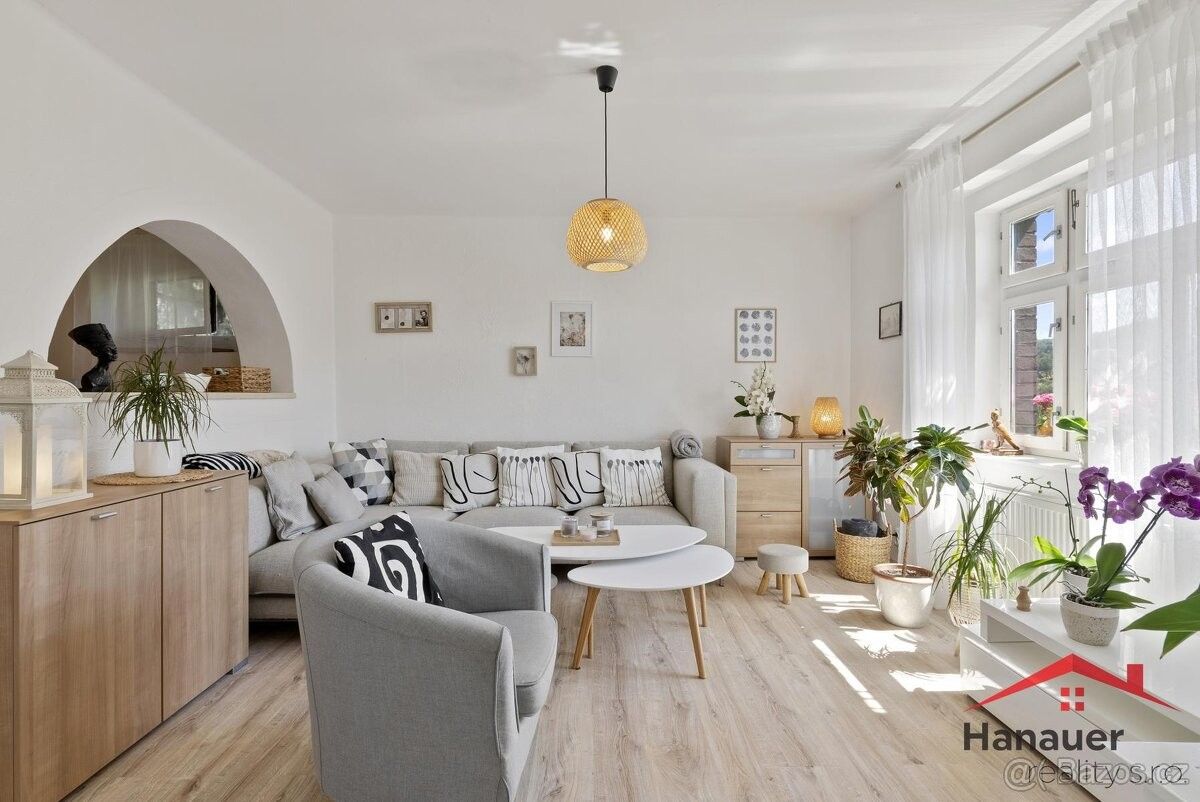 Prodej dům - Dolní Zálezly, 403 01, 1 210 m²