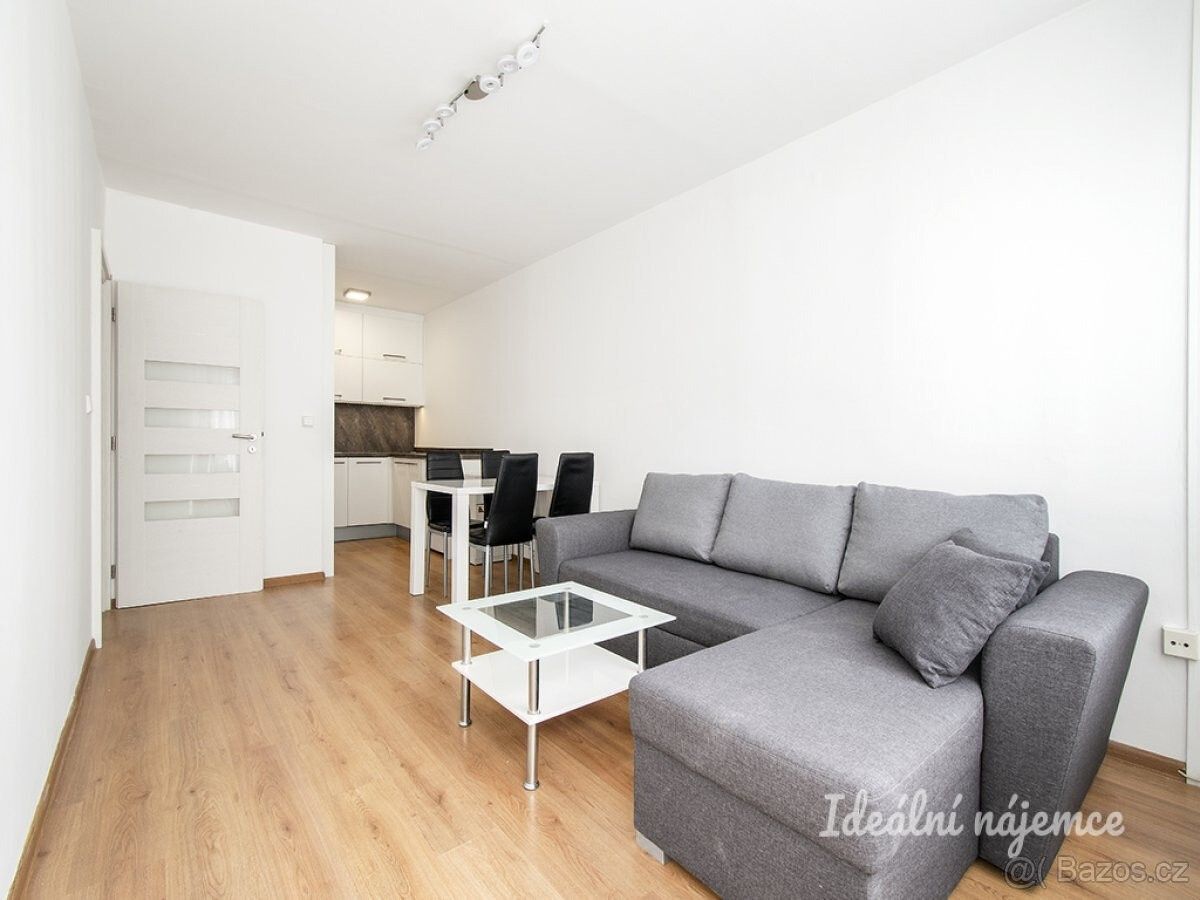 Pronájem byt 2+kk - Praha, 109 00, 43 m²
