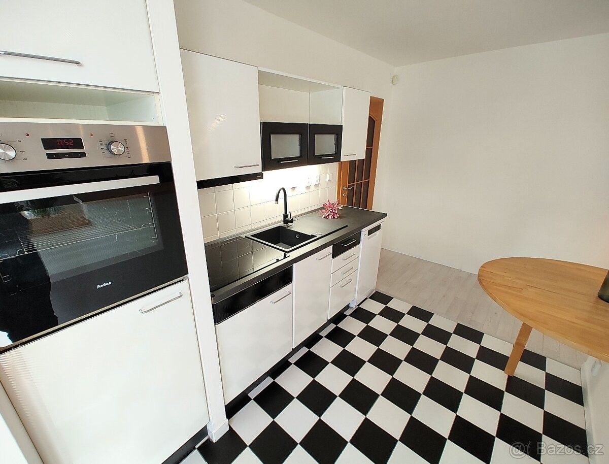 1+kk, Praha, 181 00, 33 m²