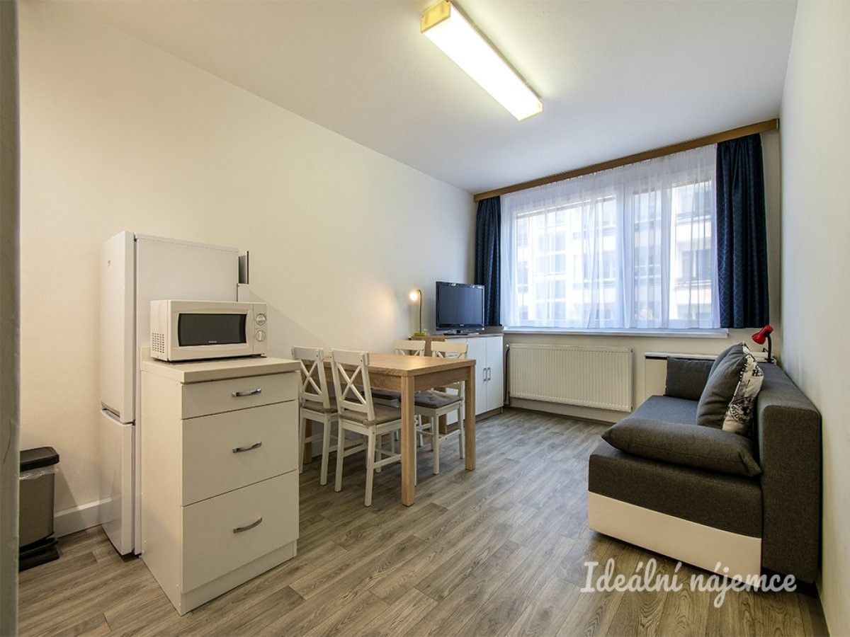 2+kk, Mezipolí, Praha, 46 m²