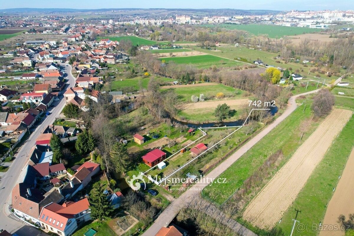Zahrady, Znojmo, 671 81, 761 m²
